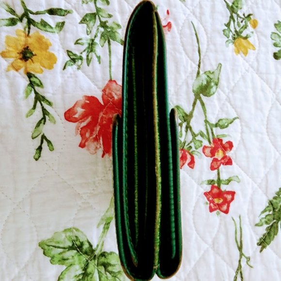 Louie Vuitton Epi Porte Feiulle - Picture 6 of 14